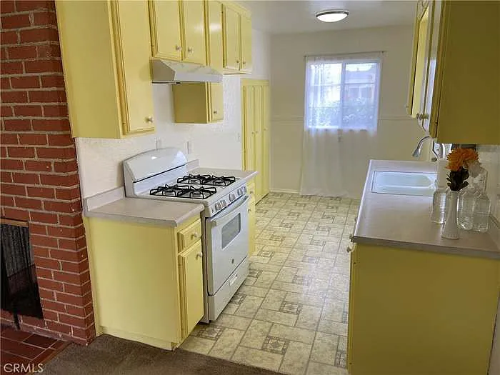17628 Kornblum Ave — Photo 11