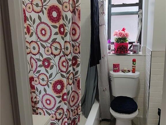 5th image of 2922 Barnes Ave APT 3L