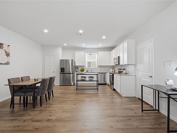 4th image of 961 Harper Ln