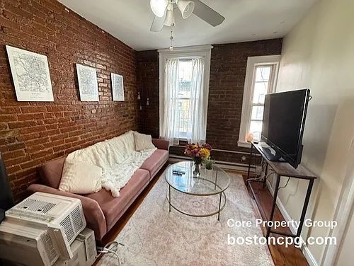 60 N Margin St Photo 1
