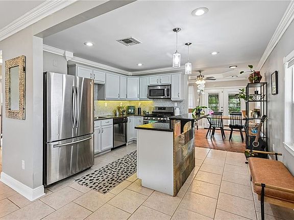 5th image of 1604 Thomas St