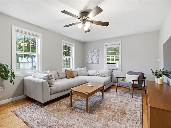 5th image of 9 Mallory Ct