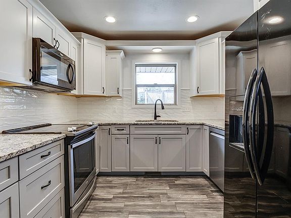3rd image of 1213 Kelly Park Rd