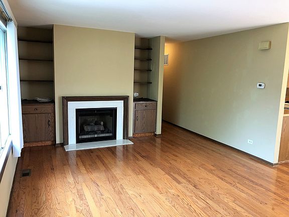 4th image of 374 Coventry Ct