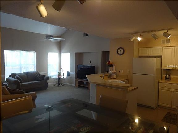 3rd image of 5001 Wellington Park Cir APT B16