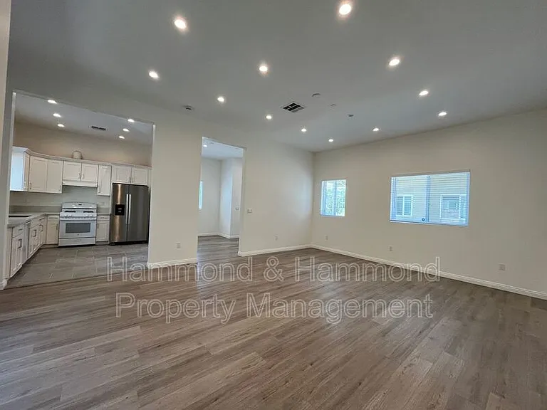 12680 Bradley Ave #9 — Photo 11