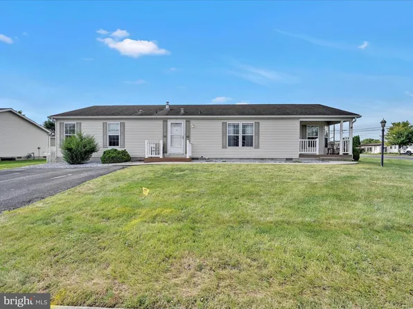 2 Bedrock Ln, Annville, PA 17003