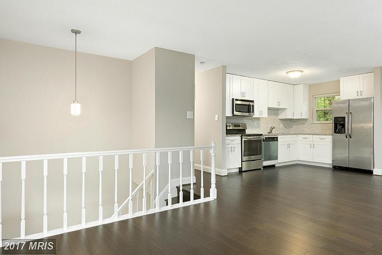1st image of 601 Pearse Ln