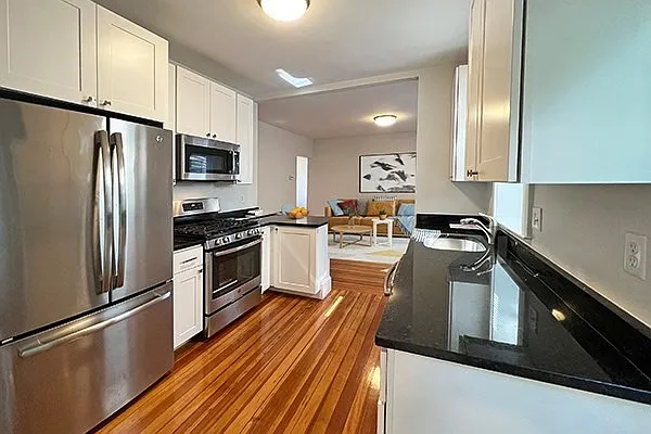17 Ashland St #1R