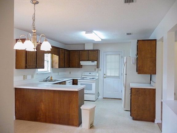 5th image of 90 Pinedale Cir