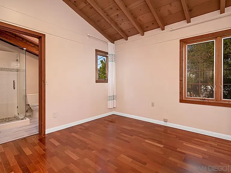 573 Amphitheatre Dr — Photo 27