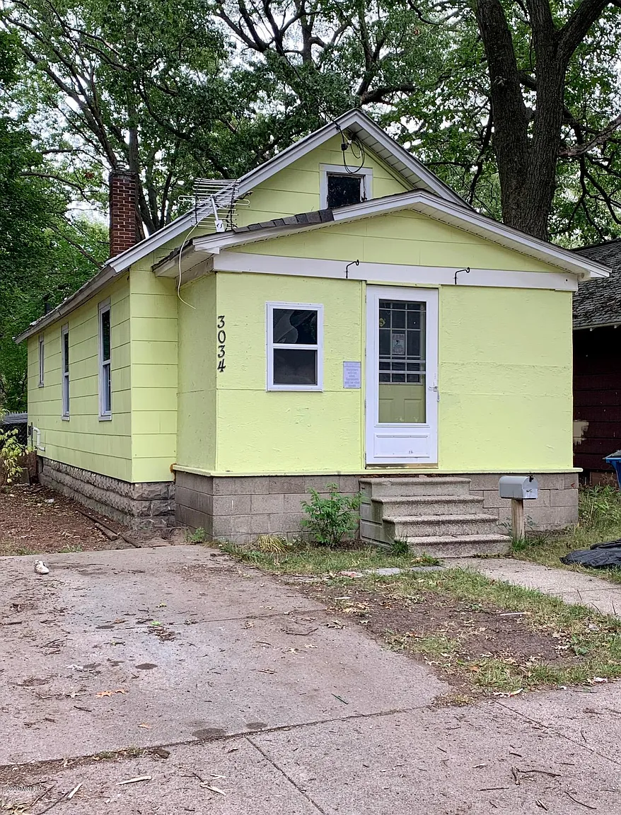 3034 8th St photo 1