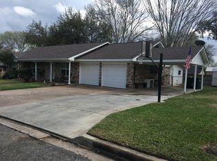 114 Hessler Dr, Hallettsville, TX 77964