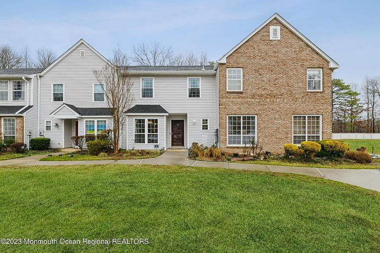 1st image of 62 Foxwood Pl