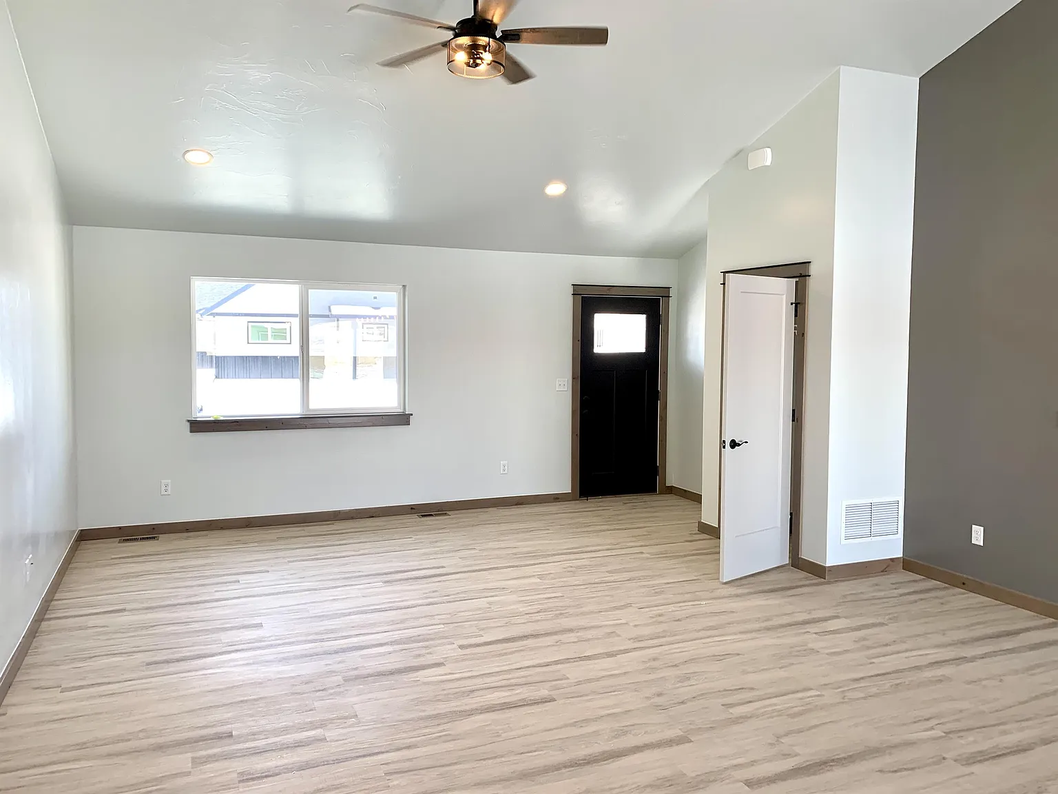 3915 Swan Road - A — Photo 1