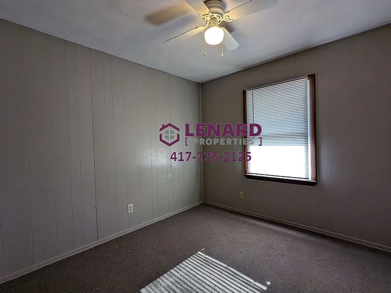 502-506 N Wilson Ave — Photo 6