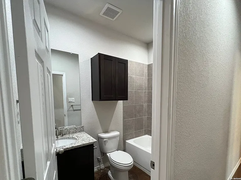 1121-1123 Stanley Way — Photo 12