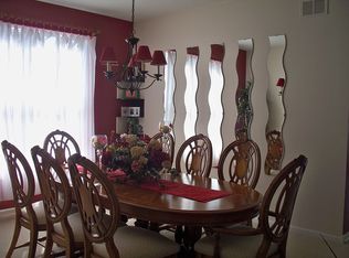 631 Carriage Hill Ln, Sugar Grove, IL 60554