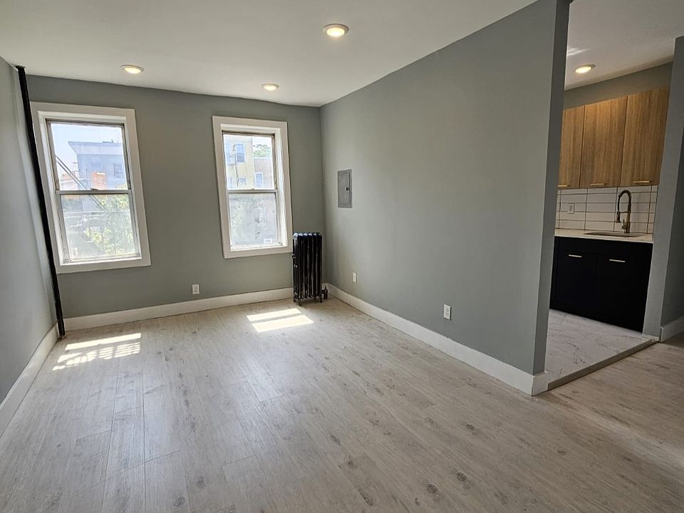 2nd image of 518-524 Kennedy Blvd #1A