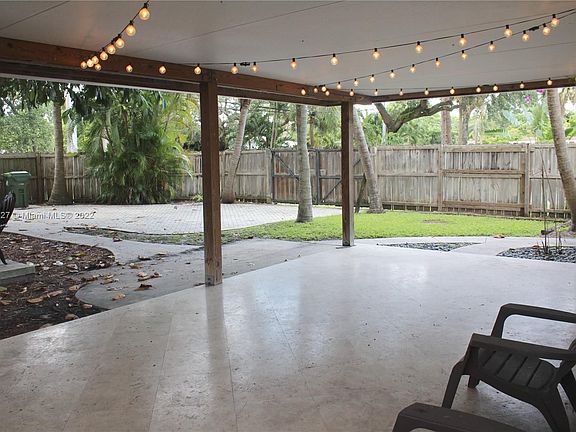 5th image of 601 SW 18th St