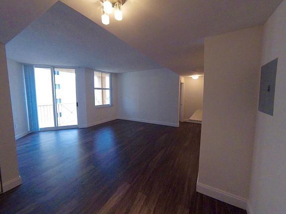 5th image of 255 Evernia St APT 1103