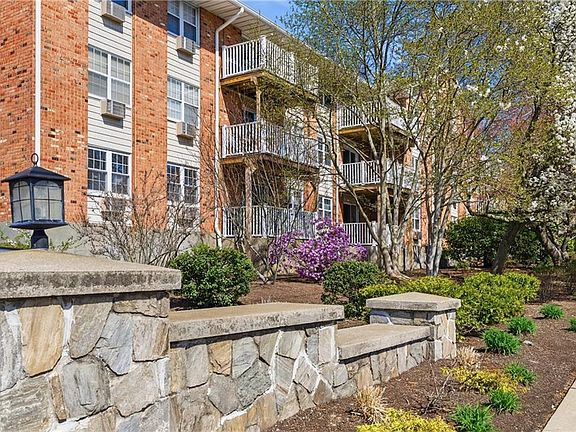 4th image of 43 Bullocks Point Ave APT 8B