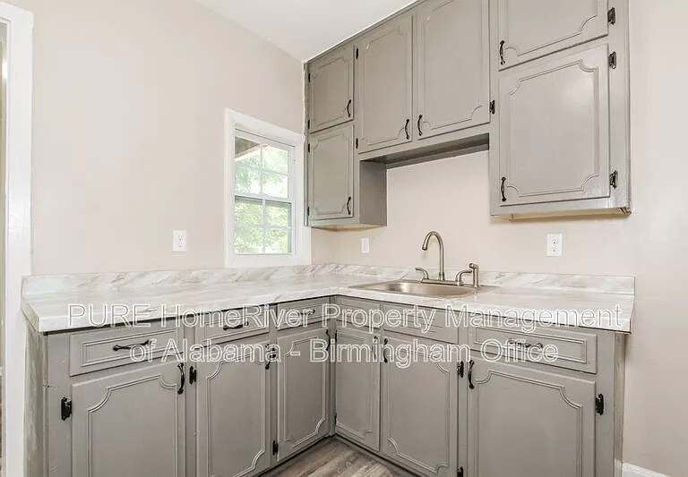 208 22nd St SW — Photo 6