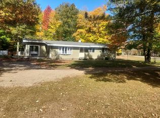 5594 Rivers 22nd Rd, Gladstone, MI 49837