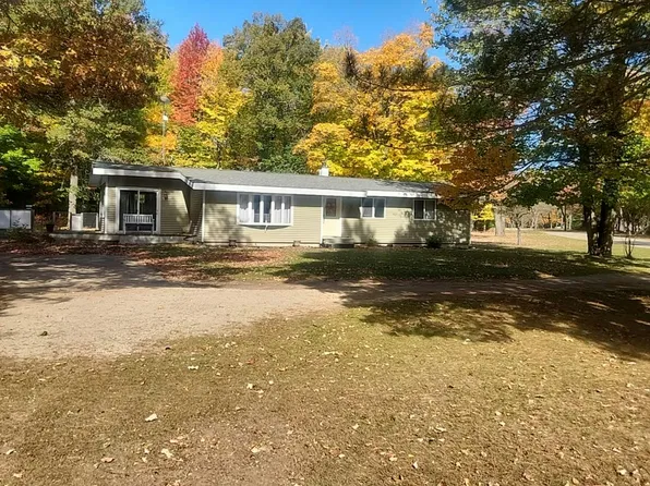 5594 Rivers 22nd Rd, Gladstone, MI 49837