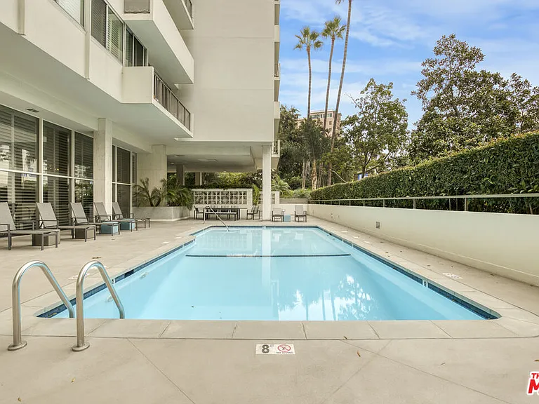 10433 Wilshire Blvd #808 — Photo 32
