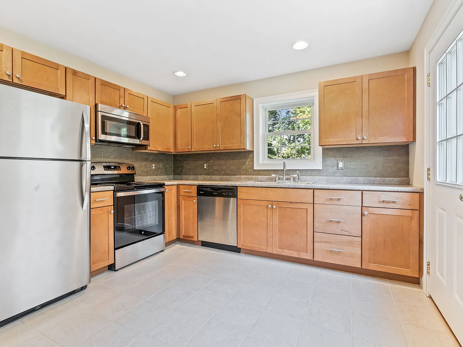 243 Conant St — Photo 4