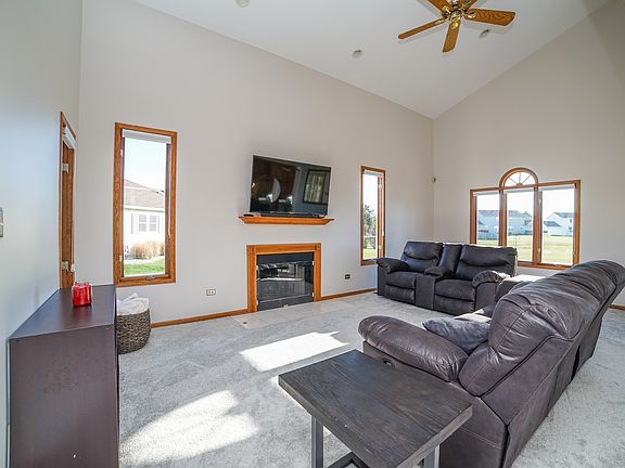 4th image of 430 Sorin Cir