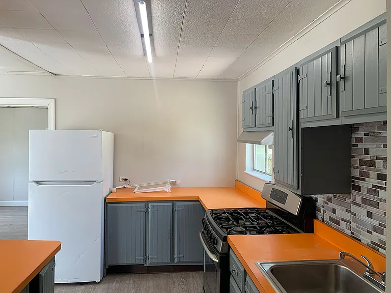 1416 Marshall St — Photo 3