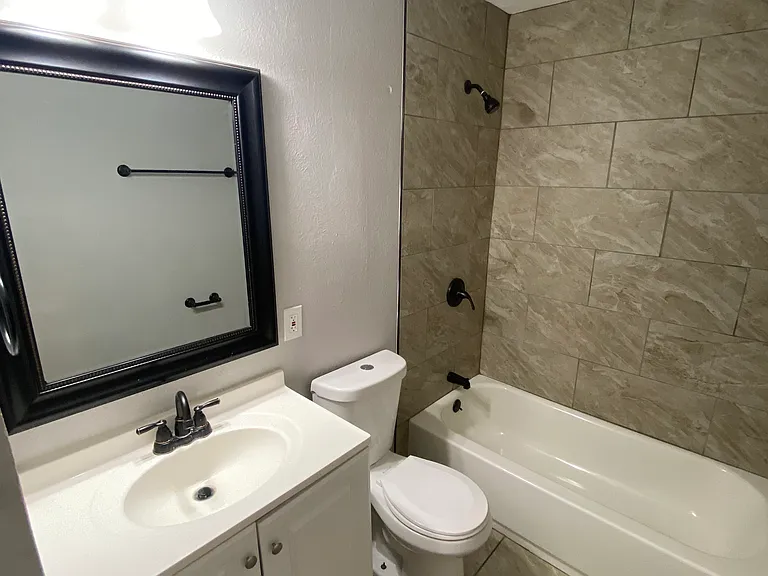 1601 Terminal Rd #A — Photo 7