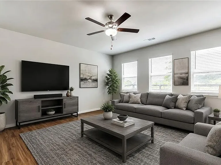 118 Briarwood Dr E — Photo 4