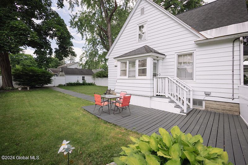 4th image of 514 Charles Street