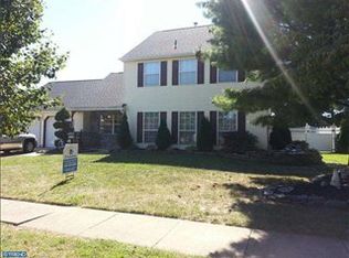 25 Longwood Dr, Sicklerville, NJ 08081