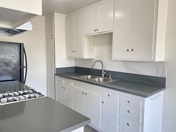 4th image of 1425 N Los Robles Ave #16