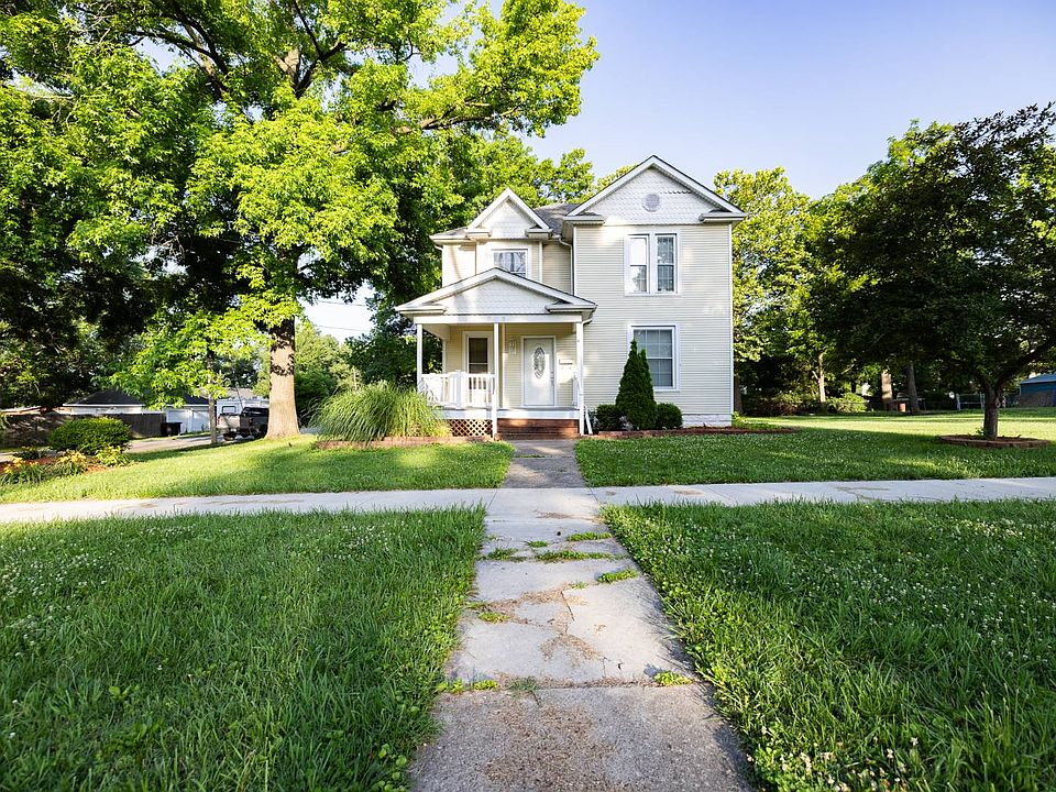 1st image of 803 Woodlawn St