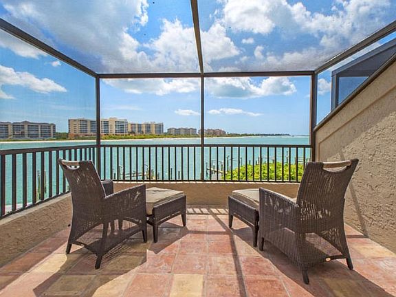 2nd image of 410 La Peninsula Blvd #410