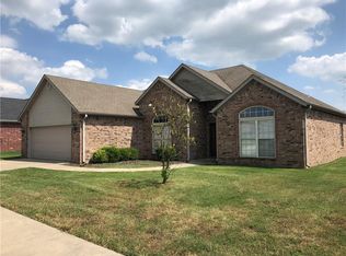 1303 SW Willow Bend Ave, Gentry, AR 72712