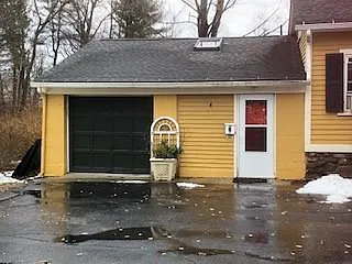 Main St — Photo 1