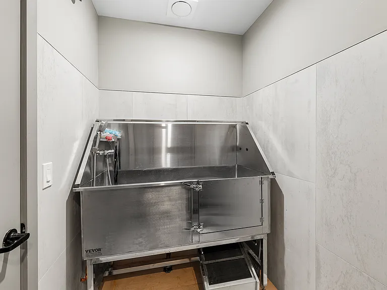 Dog washroom