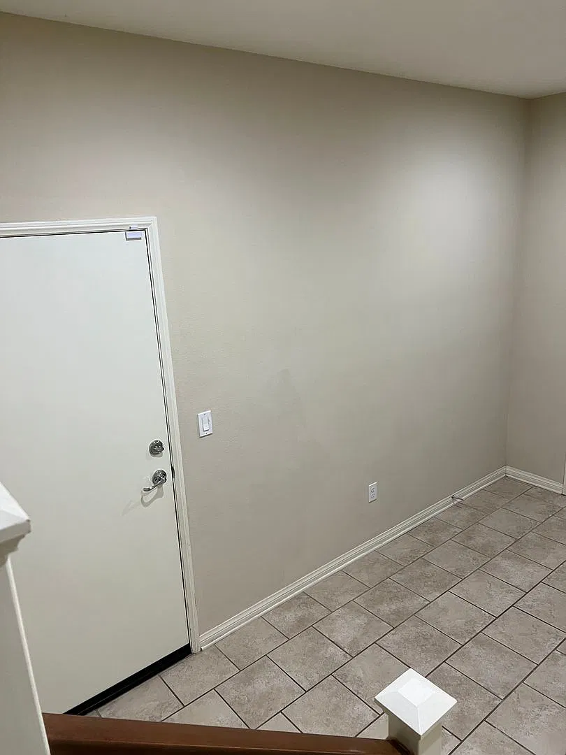Northridge 2 Bedroom Home for Rent! — Photo 2
