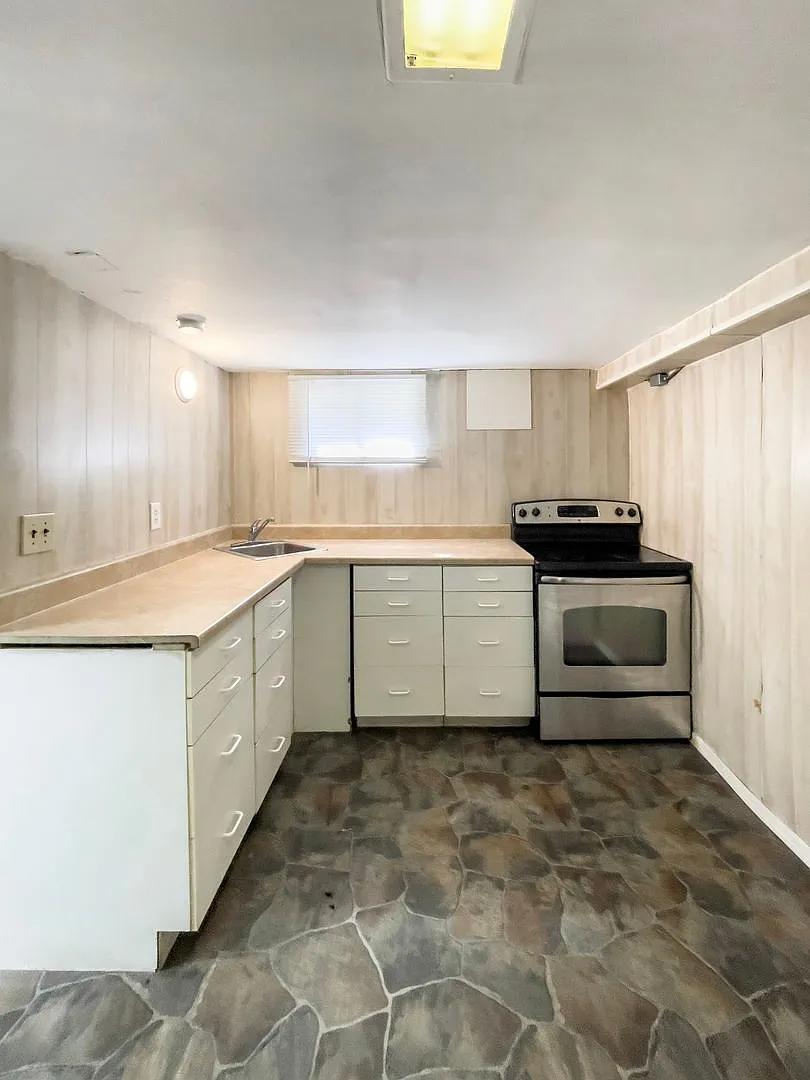 210 S Nichols Ave — Photo 3
