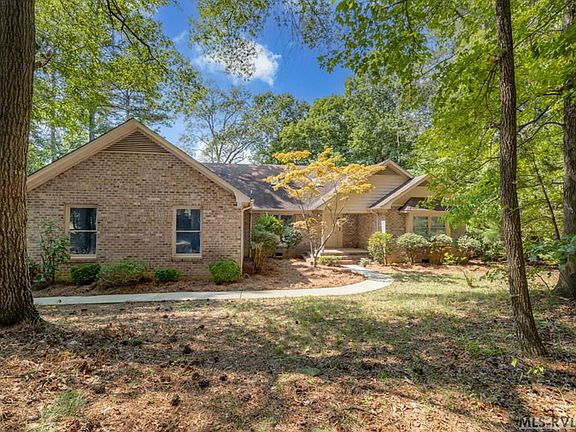 3rd image of 139 Persimmon Ln