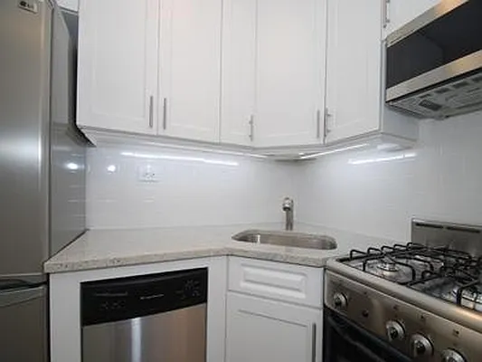 Rented by Buchbinder & Warren | media 31