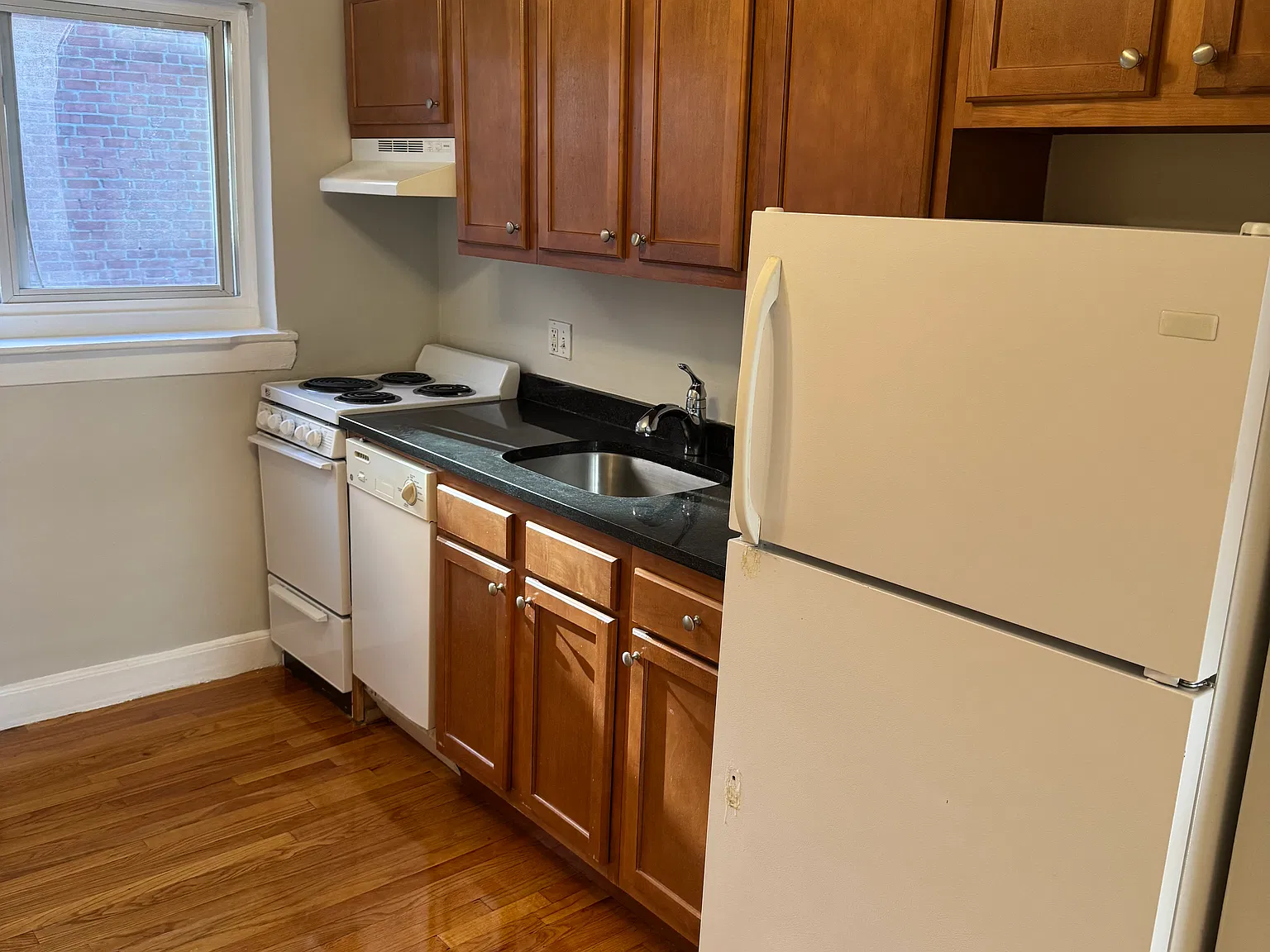 2 bed, 1.0 bath, $2,830 — Photo 2