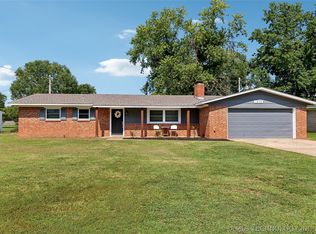 1810 Town And Country Dr, Sand Springs, OK 74063
