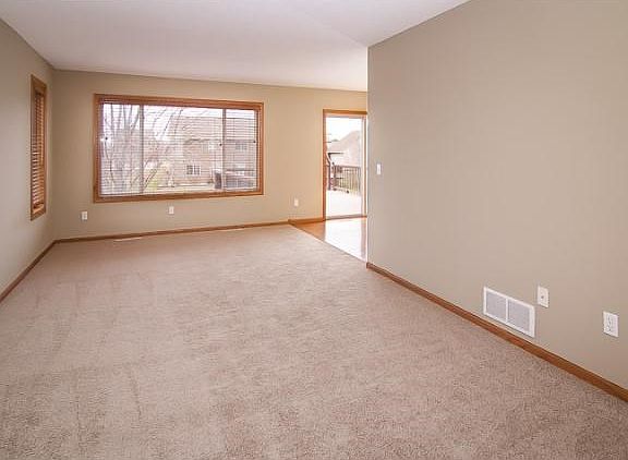 3rd image of 2943 Crane St